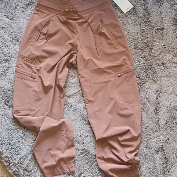 NEW Athleta Venture Pants Womens Size 6 Stretch Comfort Performance UPF Workout - Picture 8 of 11